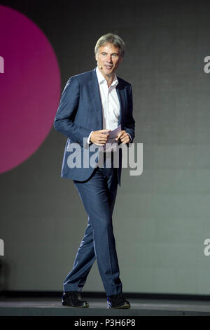 Hannover, Deutschland. 11 Juni, 2018. Achim Berg, Präsident Bitkom, bei seiner Rede, Eröffnung, Willkommen bei Nacht, Internationale CeBIT in Hannover Messe, am 11.06.2018. | Verwendung der weltweiten Kredit: dpa/Alamy leben Nachrichten Stockfoto