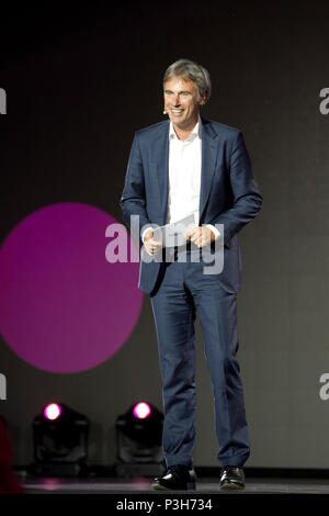 Hannover, Deutschland. 11 Juni, 2018. Achim Berg, Präsident Bitkom, bei seiner Rede, Eröffnung, Willkommen bei Nacht, Internationale CeBIT in Hannover Messe, am 11.06.2018. | Verwendung der weltweiten Kredit: dpa/Alamy leben Nachrichten Stockfoto