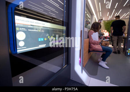 Hannover, Deutschland. 11 Juni, 2018. Zug der Zukunft, Deutsche Bahn, DB, Blick in den Motorraum, Internationale CeBIT in Hannover Messe, am 11.06.2018. | Verwendung der weltweiten Kredit: dpa/Alamy leben Nachrichten Stockfoto