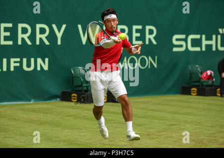 18 Juni 2018, Deutschland, Halle: Tennis, ATP-Tour, singles, Männer, erste Runde. Yuichi Sugita aus Japan in Aktion gegen Marterer aus Deutschland. Foto: Friso Gentsch/dpa Stockfoto