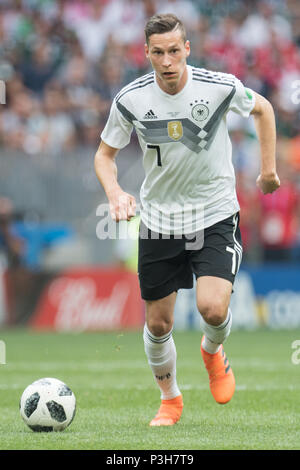 Julian Draxler (GER) mit Kugel, Single Action mit Kugel, Aktion, vollständige Abbildung, Porträt, Deutschland (GER) - Mexiko (MEX) 0:1, Vorrunde, Gruppe F, Spiel 11, am 17.06.2018 in Moskau; Fußball-WM 2018 in Russland vom 14.06. - 15.07.2018. | Verwendung weltweit Stockfoto