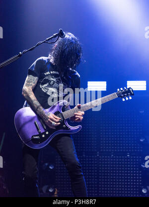 Manchester, UK, Sonntag, 17. Juni 2018. Christian Martucci, Lead Gitarre und Gesang der amerikanischen Rockband, Stone Sour, führt live bei O2 Apollo zu Beginn der britischen Bein ihrer World Tour. Credit: Tracy Daniel/Alamy leben Nachrichten Stockfoto