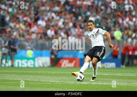 Moskau, Russland. 17 Juni, 2018. Mats Hummels (GER), FIFA WM Russland 2018 Gruppe f Deutschland 0-1 Mexiko an Luzhniki Stadion in Moskau, Russland, 17. Juni 2018. Credit: kenzaburo Matsuoka/LBA/Alamy leben Nachrichten Stockfoto