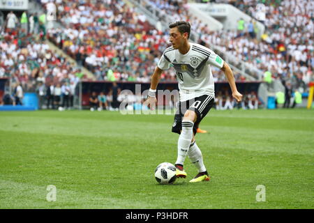 Moskau, Russland. 17 Juni, 2018. Mesut Ozil (GER), FIFA WM Russland 2018 Gruppe f Deutschland 0-1 Mexiko an Luzhniki Stadion in Moskau, Russland, 17. Juni 2018. Credit: kenzaburo Matsuoka/LBA/Alamy leben Nachrichten Stockfoto