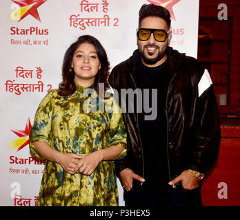 Sunidhi Chauhan indischen Wiedergabe Sänger und Rapper Badshah dar bei der Einführung von Star Plus neue singen Reality Show "il Hai Hindustani 2' im Hotel JW, Juhu in Mumbai. Stockfoto