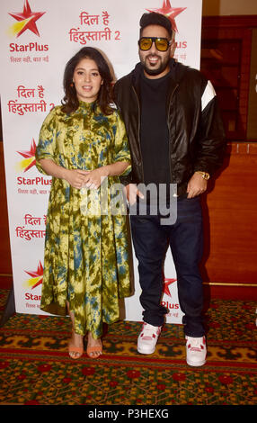 Sunidhi Chauhan indischen Wiedergabe Sänger und Rapper Badshah dar bei der Einführung von Star Plus neue singen Reality Show "il Hai Hindustani 2' im Hotel JW, Juhu in Mumbai. Stockfoto