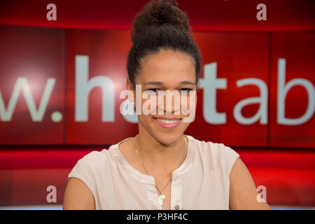 Köln, Deutschland. 18 Juni, 2018. Celia SASIC, CÀ © lia Å‡aÅ¡iA, ehemaliger nationaler Fußballspieler; DFB-integration Botschafter, Porträt, portrÃ t, Porträt, 7/8-Einzelbild, einzigen Motiv, "hart aber fair", TV-Show, Talkshow, Thema: "Der Ball rollt, ist immer noch alles drin: Viel Spaß mit der WM in Russland?", 18.06.2018, | Nutzung der weltweiten Kredit: dpa/Alamy leben Nachrichten Stockfoto