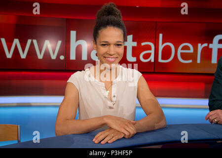 Köln, Deutschland. 18 Juni, 2018. Celia SASIC, CÀ © lia Å‡aÅ¡iA, ehemaliger nationaler Fußballspieler; DFB-integration Botschafter, Porträt, portrÃ t, Porträt, 7/8-Einzelbild, einzigen Motiv, "hart aber fair", TV-Show, Talkshow, Thema: "Der Ball rollt, ist immer noch alles drin: Viel Spaß mit der WM in Russland?", 18.06.2018, | Nutzung der weltweiten Kredit: dpa/Alamy leben Nachrichten Stockfoto