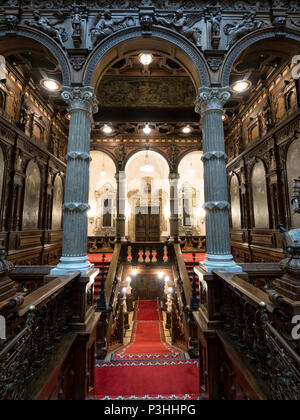 Sinaia, Rumänien - 24. Juni 2017: Innenansicht des Peleș Castle, eine Burg in den Karpaten. Stockfoto