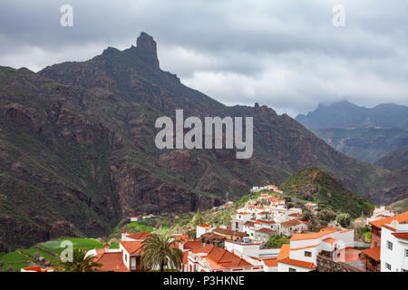 Malerische Aussicht von Tejeda Dorf im Gebirge Landschaft, Gran Canaria, Spanien. Natur Hintergrund. Travel Concept Stockfoto