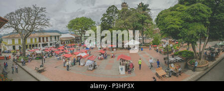 Panorama der Hauptplatz, Parque Reyes in Jericó, Antioquia, Kolumbien Stockfoto