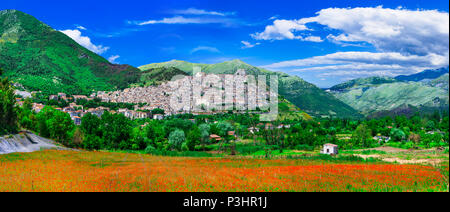 Beeindruckende Morano Calabro mittelalterliches Dorf, Panoramaaussicht, Kalabrien, Italien. Stockfoto