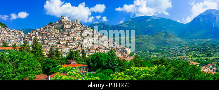 Schöne Morano Calabro Dorf, Panoramaaussicht, Kalabrien, Italien. Stockfoto