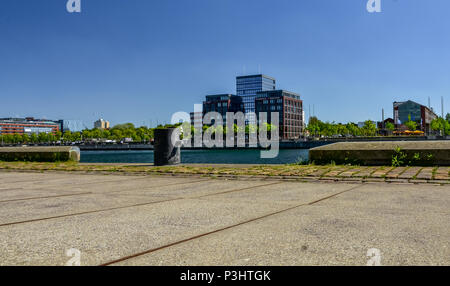 Stadt und Hafen Blick auf die Landeshauptstadt Kiel an der Ostsee (Kieler Woche) Stockfoto