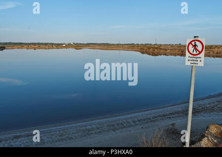 Sallt Verdunstung Teich in Ludo. Algarve, Portugal Stockfoto