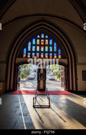 Dom St. Marien Kirche in Yangon, Myanmar innen Stockfoto