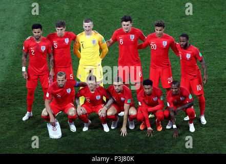 England Team Gruppe: Vordere Reihe (von links nach rechts) - Harry Kane, Kieran Trippier, Jordanien Henderson, Jesse Lingard und Ashley Young. Hintere Reihe - Kyle Walker, John Steine, England Torhüter Jordan Pickford, Harry Maguire, Dele und Alli Raheem Sterling während der FIFA WM Gruppe G Gleiches an der Arena, Wolgograd Wolgograd. Stockfoto