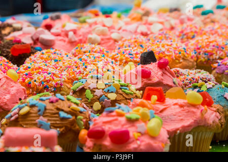 Bunten Cupcakes zu einem Kinder Partei Stockfoto