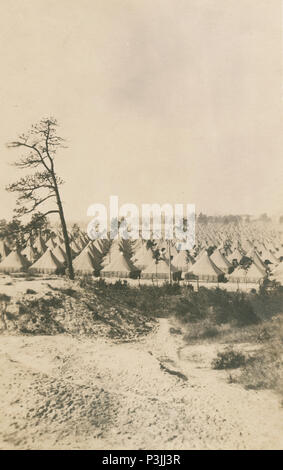 Antike 1917 Foto, Zeltstadt in Camp Hancock in Georgien. Camp Hancock in der Nähe von Augusta, Georgia war eine militärische Cantonment, die während des Ersten Weltkrieges eröffnet es einen Flugplatz und es diente als Basis für eine behält sich enthalten. Quelle: original Foto Stockfoto