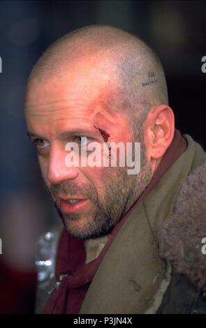 Original Film Titel: Twelve Monkeys. Englischer Titel: Twelve Monkeys. Regisseur: TERRY GILLIAM. Jahr: 1995. Stars: Bruce Willis. Credit: TRISTAR BILDER / Album Stockfoto