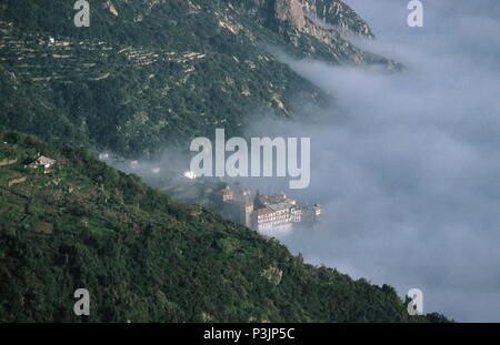 Die autonome Republik Athos, Osiou Grigoriou Kloster im Morgennebel Stockfoto