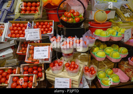 Bangkok, Thailand - 21.April 2018. Frisches Obst im Supermarkt in Bangkok, Thailand. Bangkok ist die bevölkerungsreichste Stadt des Königreichs Thailand. Stockfoto