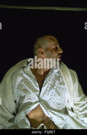 Original Film Titel: Twelve Monkeys. Englischer Titel: Twelve Monkeys. Regisseur: TERRY GILLIAM. Jahr: 1995. Stars: Bruce Willis. Credit: TRISTAR BILDER / Album Stockfoto