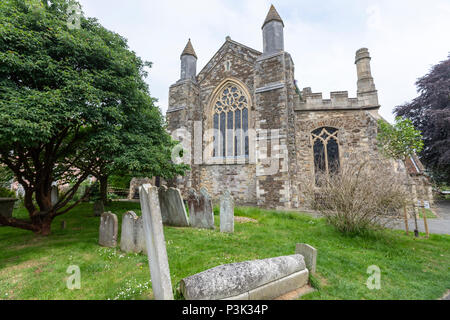 Friedhof und 14. Jahrhundert St. Mary's Church, Rye, East Sussex, England, Großbritannien Stockfoto