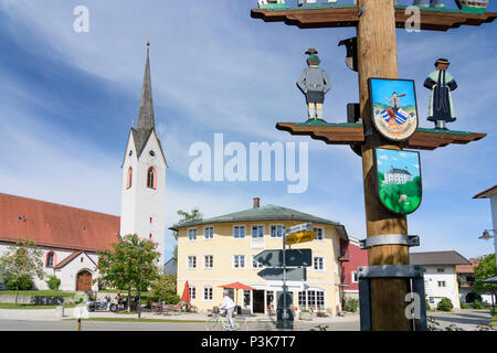 Amerang: Kirche St. Rupertus, Maibaum in Deutschland, Bayern, Bayern, Oberbayern, Oberbayern Stockfoto