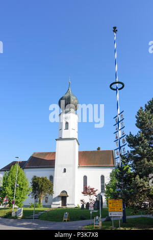 Bad Endorf: Kirche St. Jakobus, Maibaum in Deutschland, Bayern, Bayern, Oberbayern, Oberbayern Stockfoto