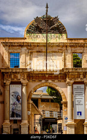 Italien Sardinien Cagliari Eingang zu den königlichen Arsenal nun Cittadella dei Musei Stockfoto