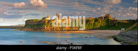 Sonnenuntergang über Tynemouth Castle & Priorat, Tynemouth, North Tyneside, Vereinigtes Königreich Stockfoto