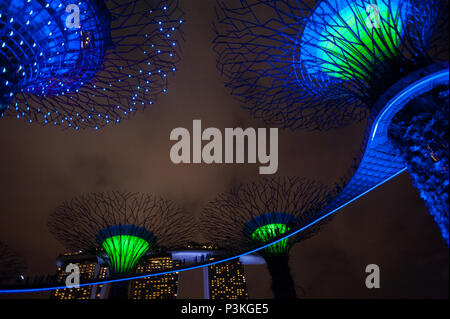 Singapur, Republik Singapur, Asien, lightshow Der Supertrees an Gärten an der Bucht Stockfoto