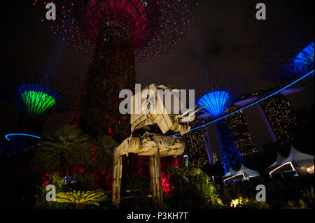 Singapur, Republik Singapur, Asien, lightshow Der Supertrees an Gärten an der Bucht Stockfoto