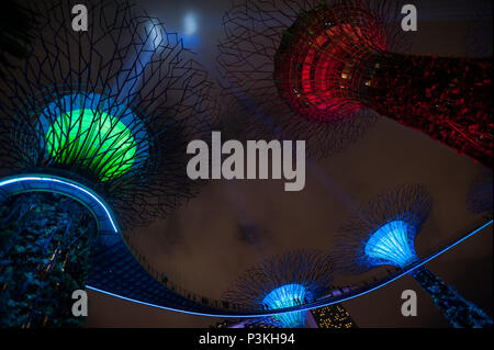 Singapur, Republik Singapur, Asien, lightshow Der Supertrees an Gärten an der Bucht Stockfoto