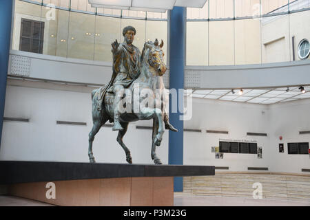 Statue des Kaisers Marcus Aurelius in den Kapitolinischen Museen, im Jahre 1734 als erstes Museum der Welt, der Piazza del Campidoglio, Kapitol, Stockfoto