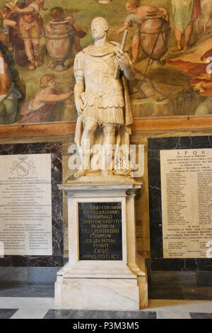 Statue von Marco Antonio Colonna (1595) in der Halle des Captains. Die Kapitolinischen Museen, 1734 gegründet als erstes Museum der Welt, die Piazza de Stockfoto