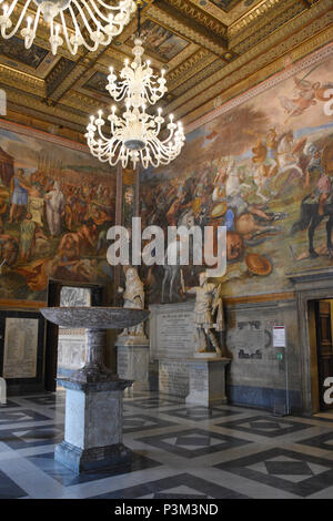 Tommaso Laureti Fresken schmücken die Wände in der Halle des Capitains. Die Kapitolinischen Museen, der Piazza del Campidoglio, Kapitol, Rom, Italien. Stockfoto