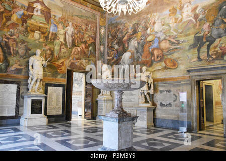 Tommaso Laureti Fresken schmücken die Wände in der Halle des Capitains. Die Kapitolinischen Museen, der Piazza del Campidoglio, Kapitol, Rom, Italien. Stockfoto