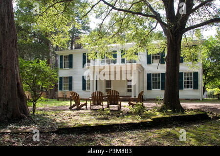 Hinterhof von Rowan Eiche, die antebellum Haus des Nobelpreisträgers, William Faulkner, in Oxford, Mississippi. Stockfoto