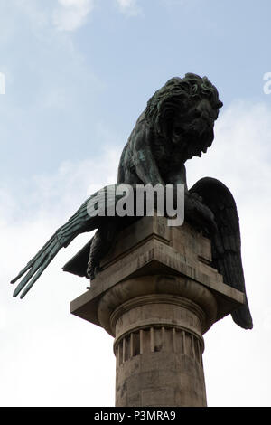 Löwe gegen Adler