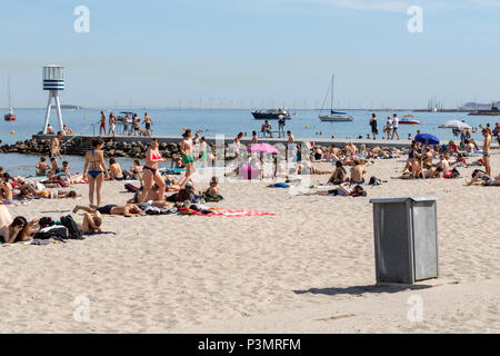 Menschen auf der Bellevue Beach (Dänisch: "Bellevue Strand'), Klampenborg, Dänemark Stockfoto