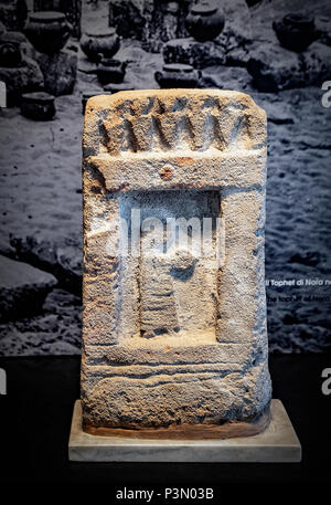 Italien Sardinien Cagliari Nationale Archäologische Museum Stele von Phönizischen punischen Nora Stockfoto