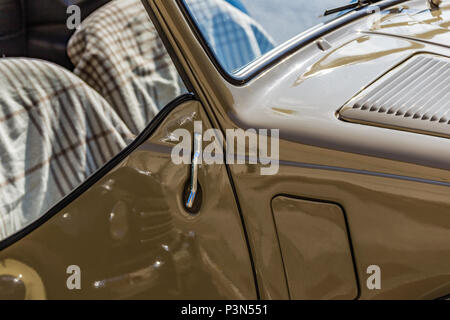 LUGO (RA), Italien - 17. JUNI 2018: FIAT 500 Auto zeigt in Oldtimer Rallye FIAT 500 TOPOLINO Stockfoto