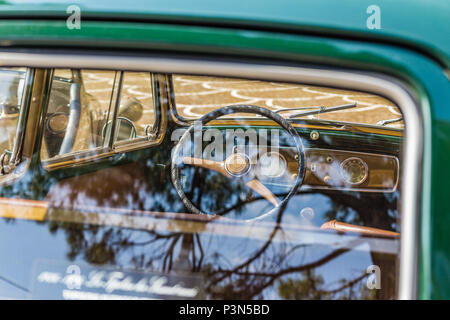 LUGO (RA), Italien - 17. JUNI 2018: FIAT 500 Auto zeigt in Oldtimer Rallye FIAT 500 TOPOLINO Stockfoto