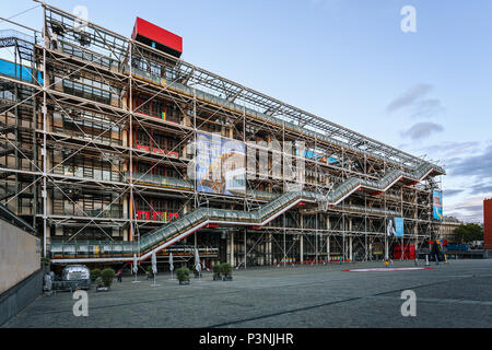 PARIS, Frankreich, 09. AUGUST 2017: Centre Georges Pompidou. Architekten Richard Rogers und Renzo Piano wurde im Stil von High-tech-Architektur. Stockfoto