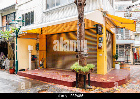 Tainan, Taiwan - 9. Mai 2018: Fuzhong Straße ist die berühmte Einkaufsstraße Stockfoto