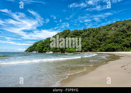 Das Südchinesische Meer runden den Strand in Kota Kinabalu auf Borneo, Malaysia Stockfoto