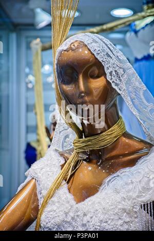 ISTANBUL, Türkei - 25. Mai: Hochzeit Kleid für den Verkauf in den Großen Basar in Istanbul Türkei am 25. Mai 2018 Stockfoto