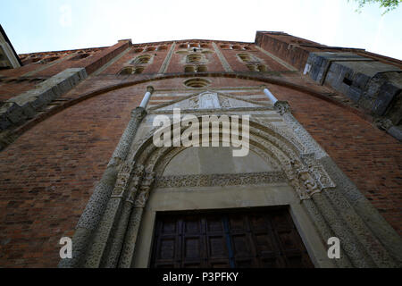 Fassade aus Backstein gebaut San Francesco Kirche, Pavia, Lombardei, Italien Stockfoto